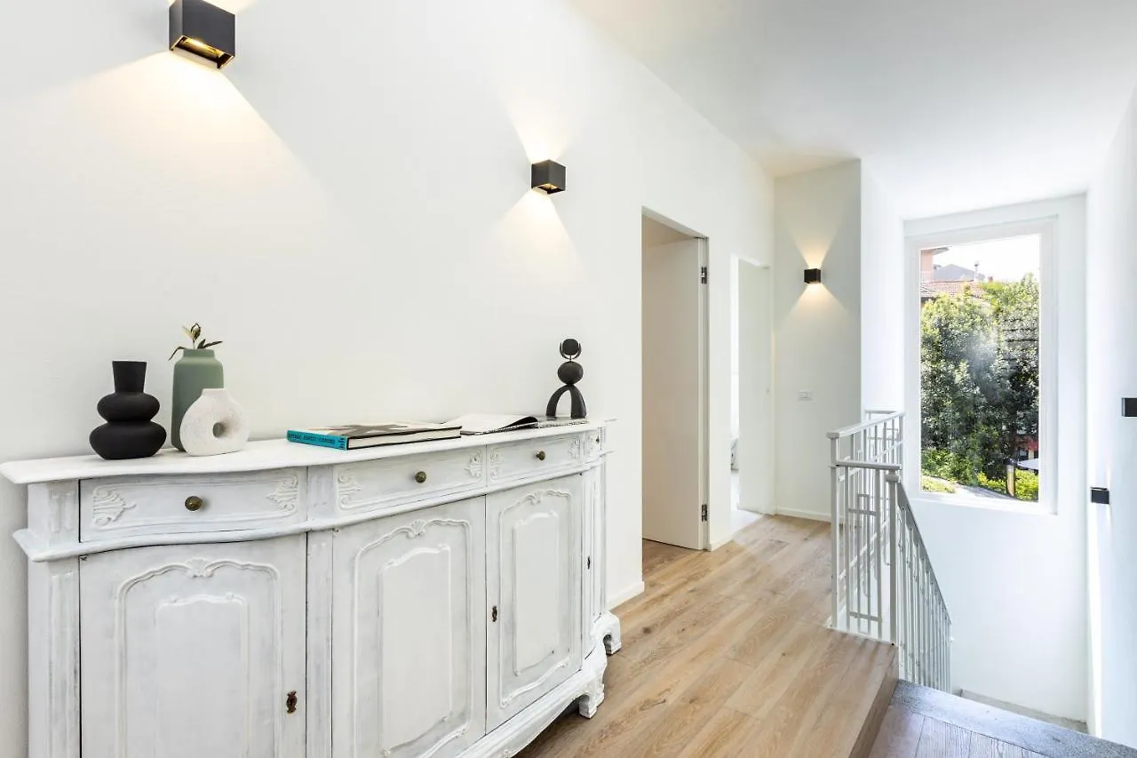 *Villa Olivo*With Private Terrace & Jacuzzi + 3Bedrooms Milano